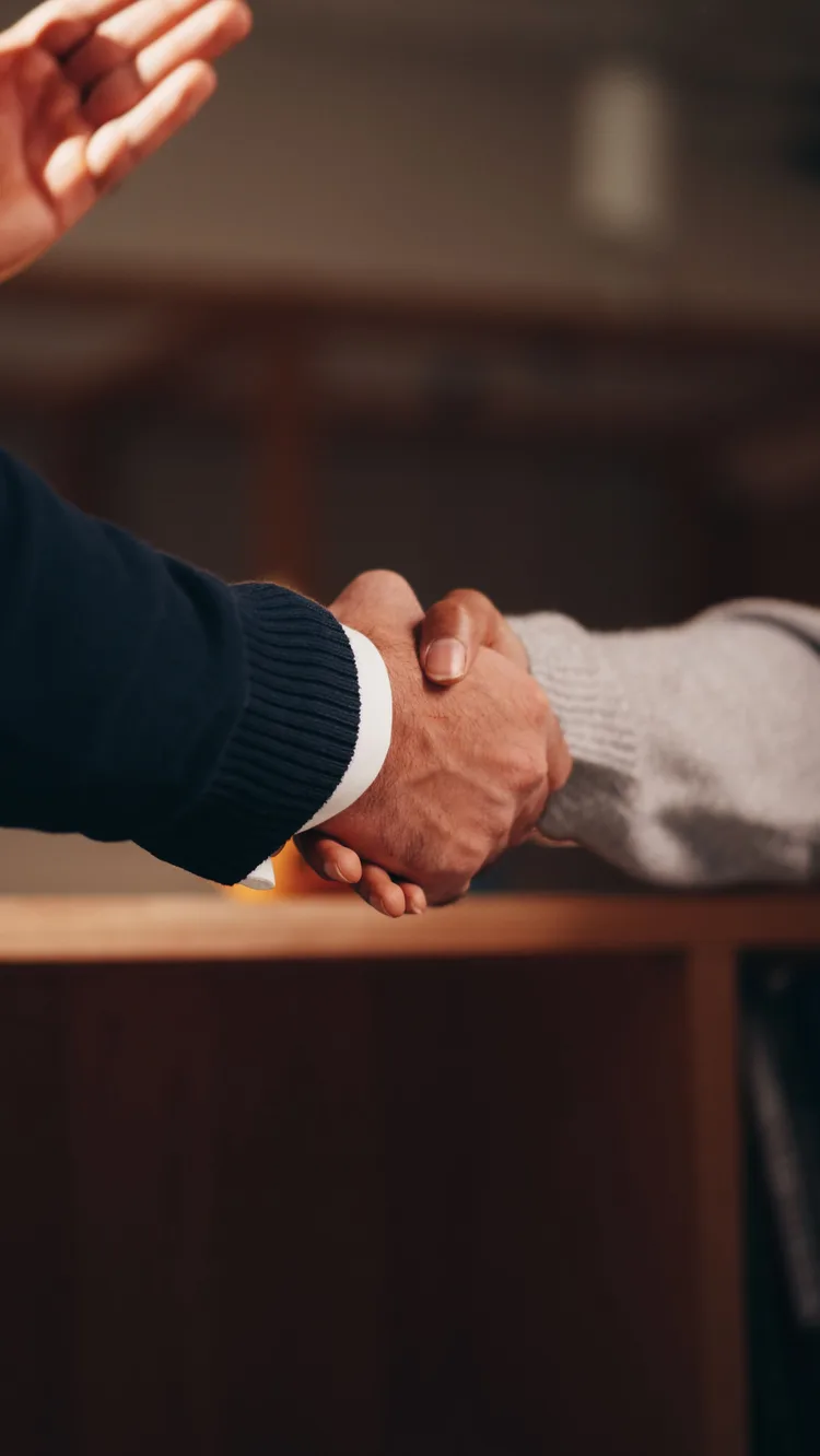 Acuerdo de confianza entre especialista y cliente