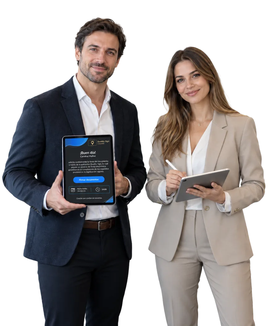Equipo directivo usando Quality Sign en tablets